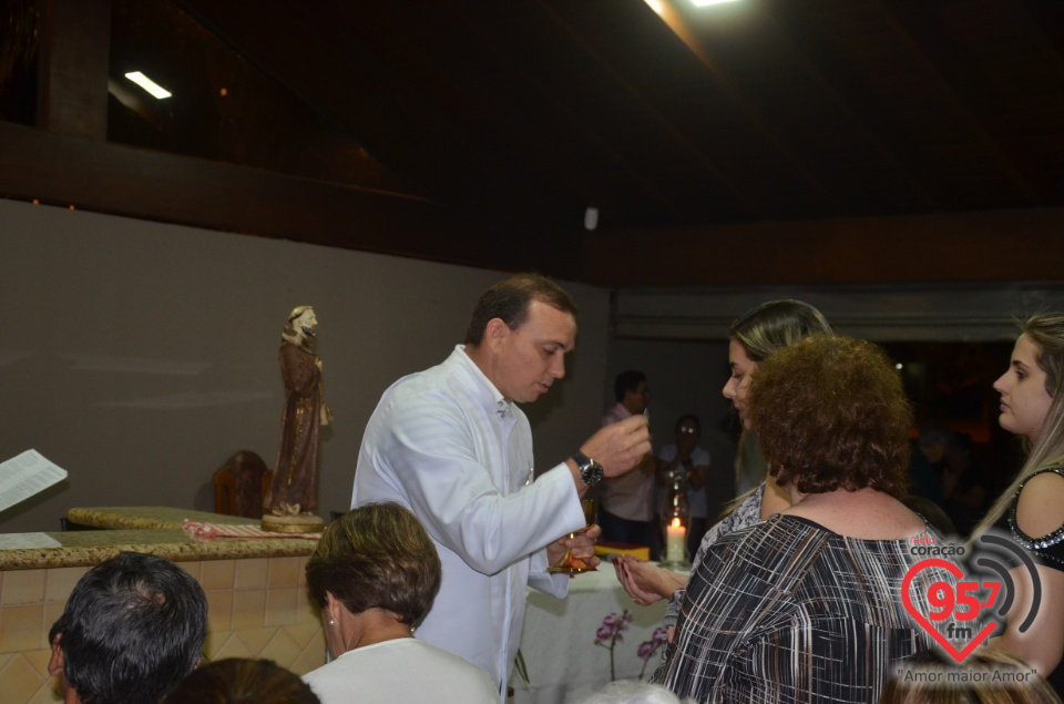São Francisco de Assis - Paroquianos celebram 1° dia da novena