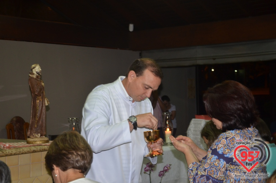São Francisco de Assis - Paroquianos celebram 1° dia da novena