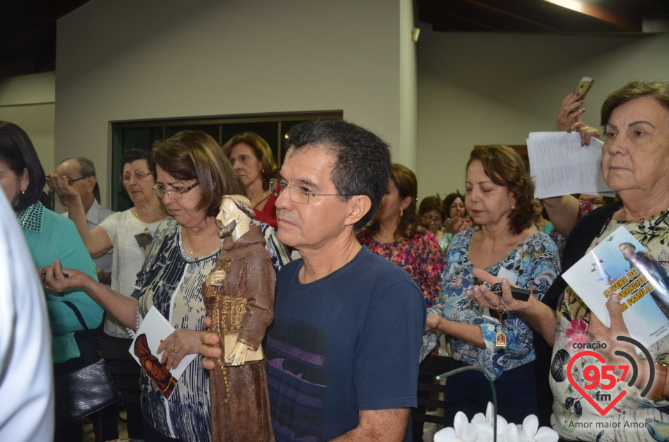 São Francisco de Assis - Paroquianos celebram 1° dia da novena
