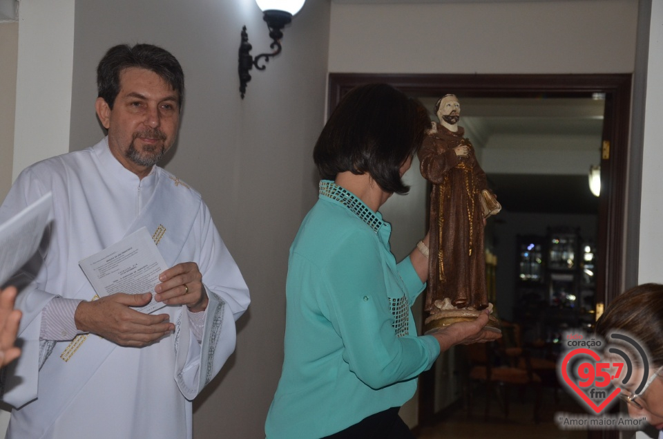 São Francisco de Assis - Paroquianos celebram 1° dia da novena