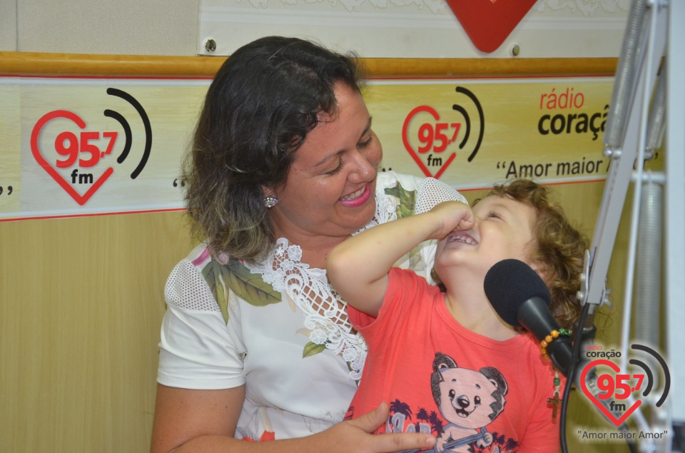 Ouça: superação e cura do câncer na vida do Enzo, de 4 anos