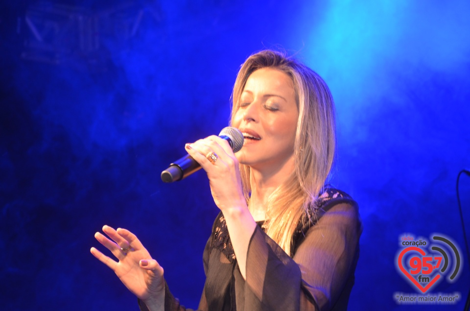 Fotos do Evangeliza Show com Adriana Arydes no Clube Indaiá