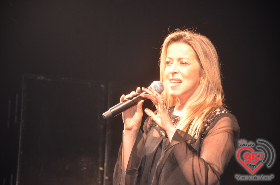Fotos do Evangeliza Show com Adriana Arydes no Clube Indaiá