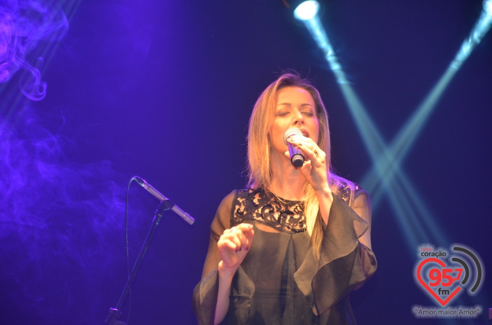 Fotos do Evangeliza Show com Adriana Arydes no Clube Indaiá
