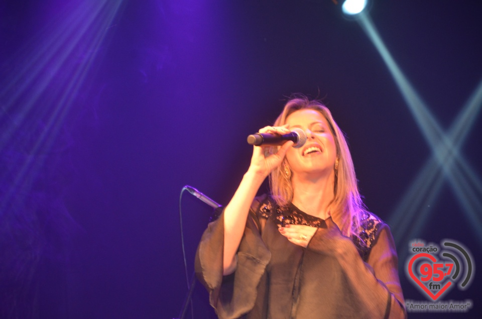 Fotos do Evangeliza Show com Adriana Arydes no Clube Indaiá