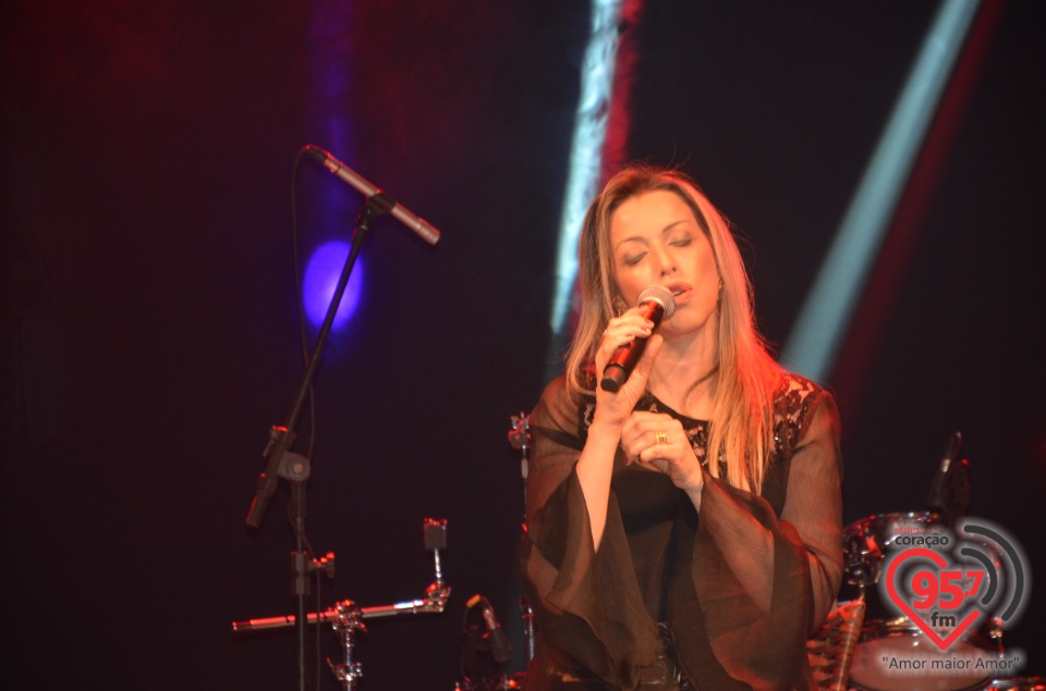 Fotos do Evangeliza Show com Adriana Arydes no Clube Indaiá