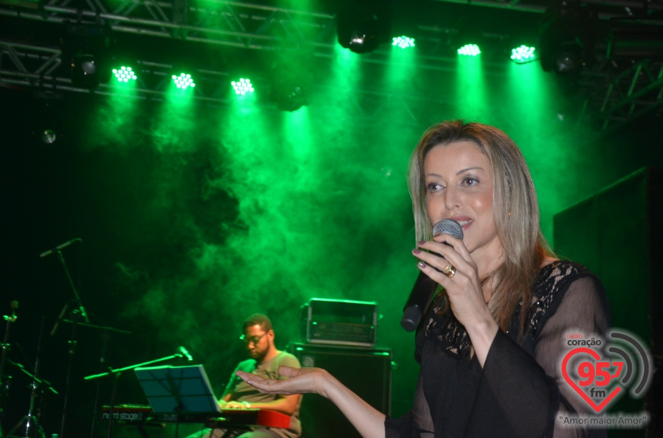 Fotos do Evangeliza Show com Adriana Arydes no Clube Indaiá