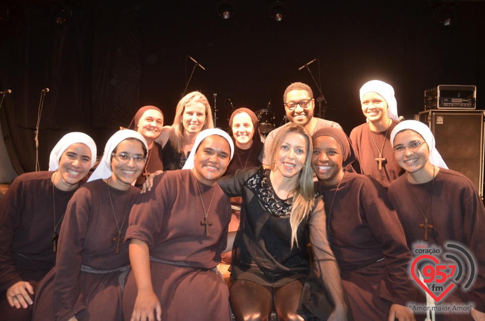 Fotos do Evangeliza Show com Adriana Arydes no Clube Indaiá
