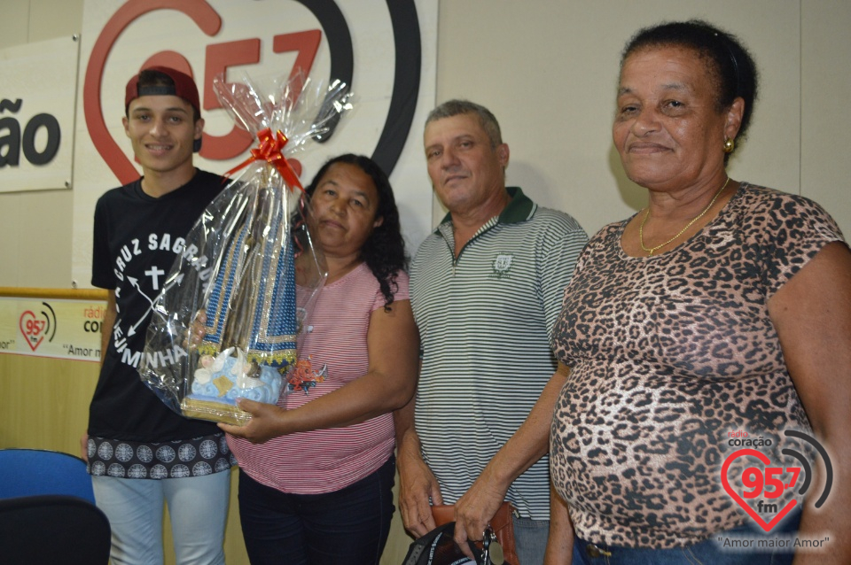 Rádio Coração entrega premiação para sócia contribuinte