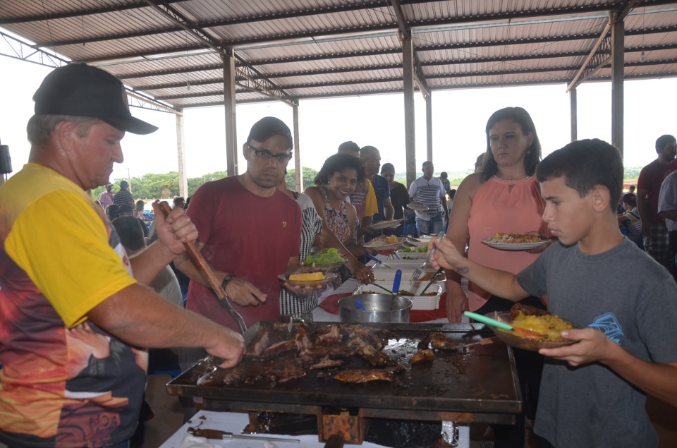 Comunidade Santa Rita de Cássia realiza almoço com Costelão