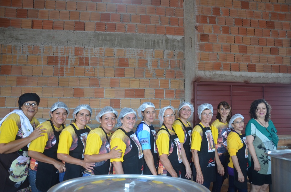Comunidade Santa Rita de Cássia realiza almoço com Costelão