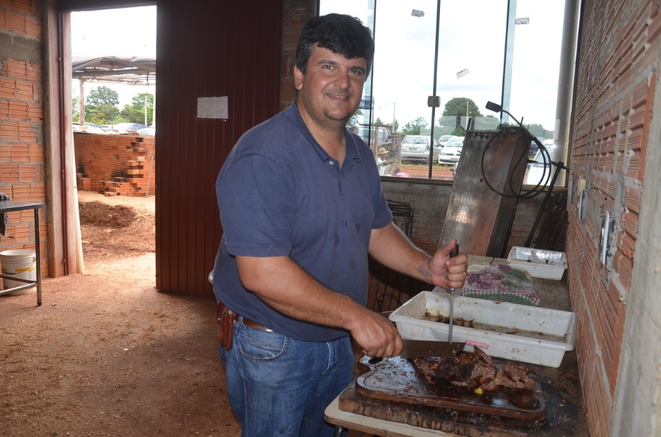 Comunidade Santa Rita de Cássia realiza almoço com Costelão