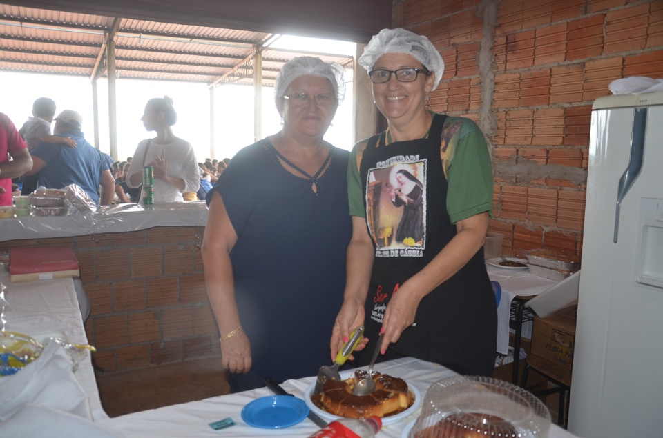 Comunidade Santa Rita de Cássia realiza almoço com Costelão