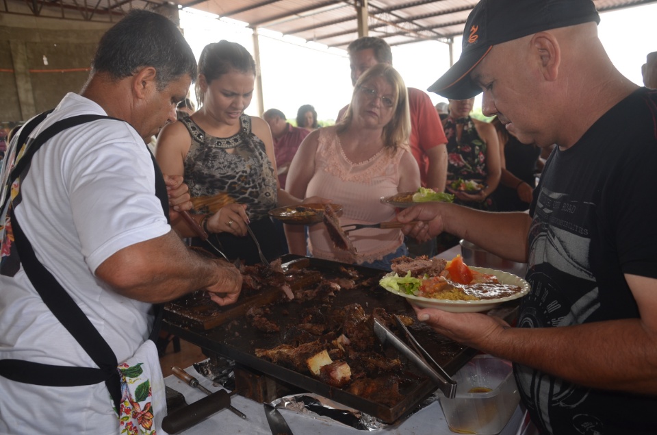 Comunidade Santa Rita de Cássia realiza almoço com Costelão