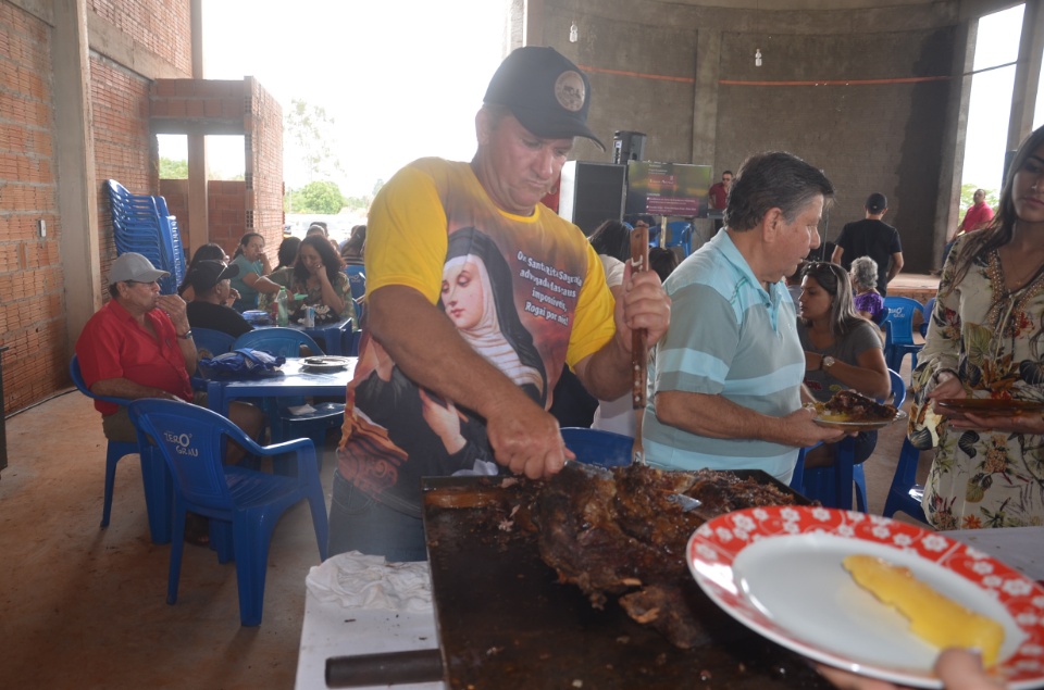 Comunidade Santa Rita de Cássia realiza almoço com Costelão