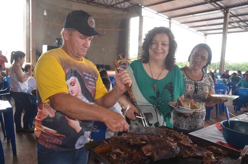 Comunidade Santa Rita de Cássia realiza almoço com Costelão