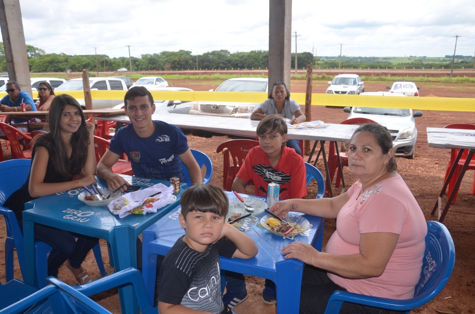 Comunidade Santa Rita de Cássia realiza almoço com Costelão