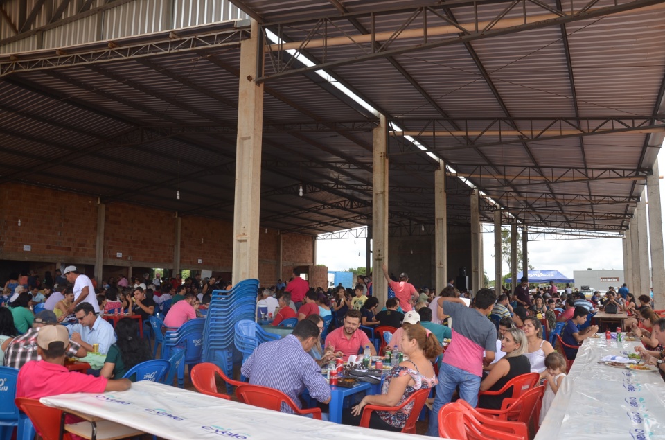 Comunidade Santa Rita de Cássia realiza almoço com Costelão