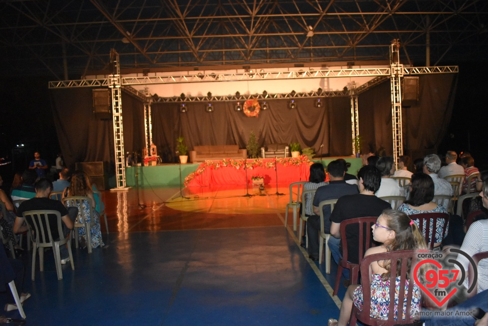 Alunos da EIC emocionam público com encenação de Natal - 'A luz de Jesus'