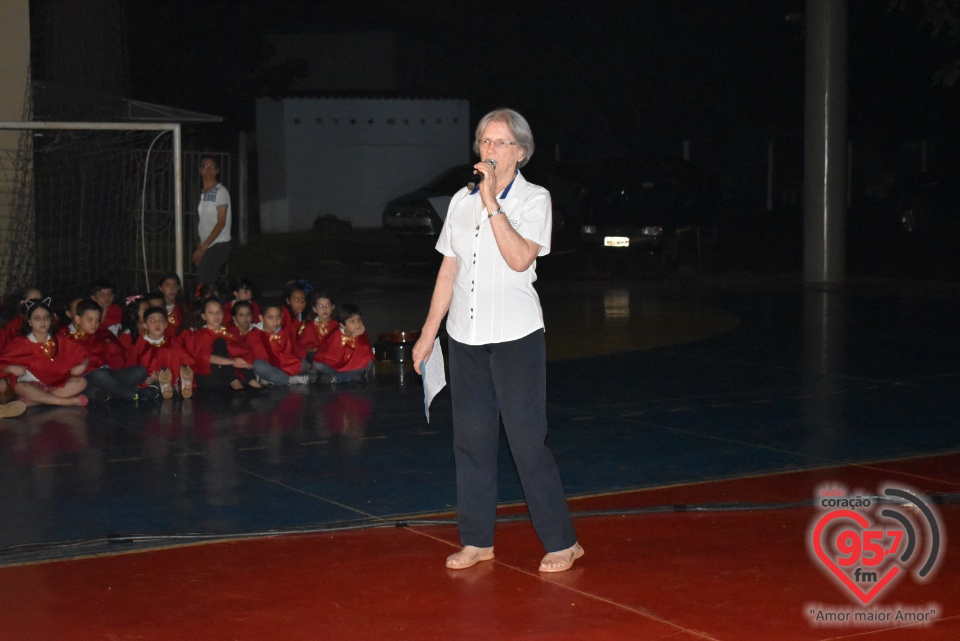 Alunos da EIC emocionam público com encenação de Natal - 'A luz de Jesus'