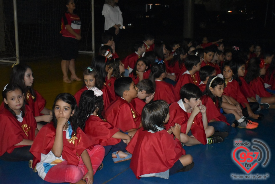 Alunos da EIC emocionam público com encenação de Natal - 'A luz de Jesus'