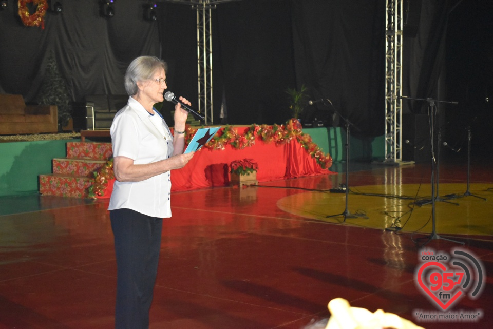 Alunos da EIC emocionam público com encenação de Natal - 'A luz de Jesus'