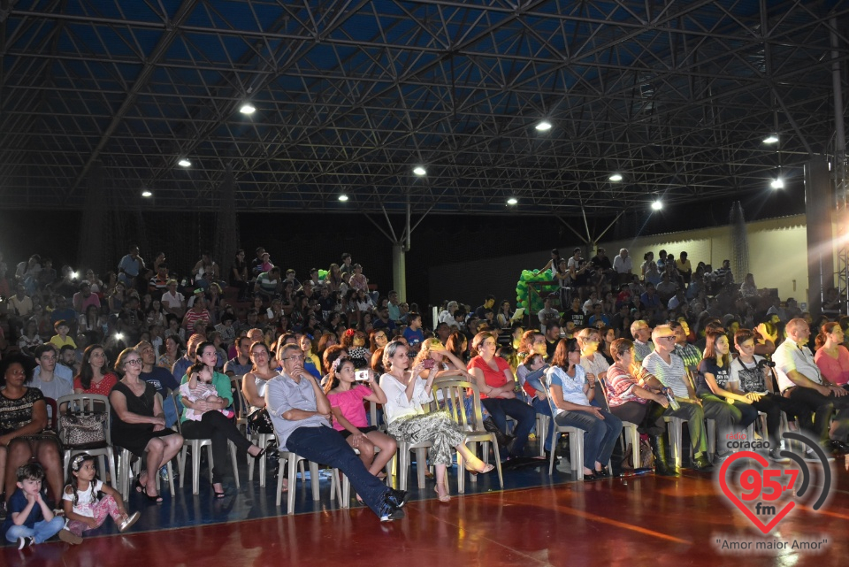 Alunos da EIC emocionam público com encenação de Natal - 'A luz de Jesus'