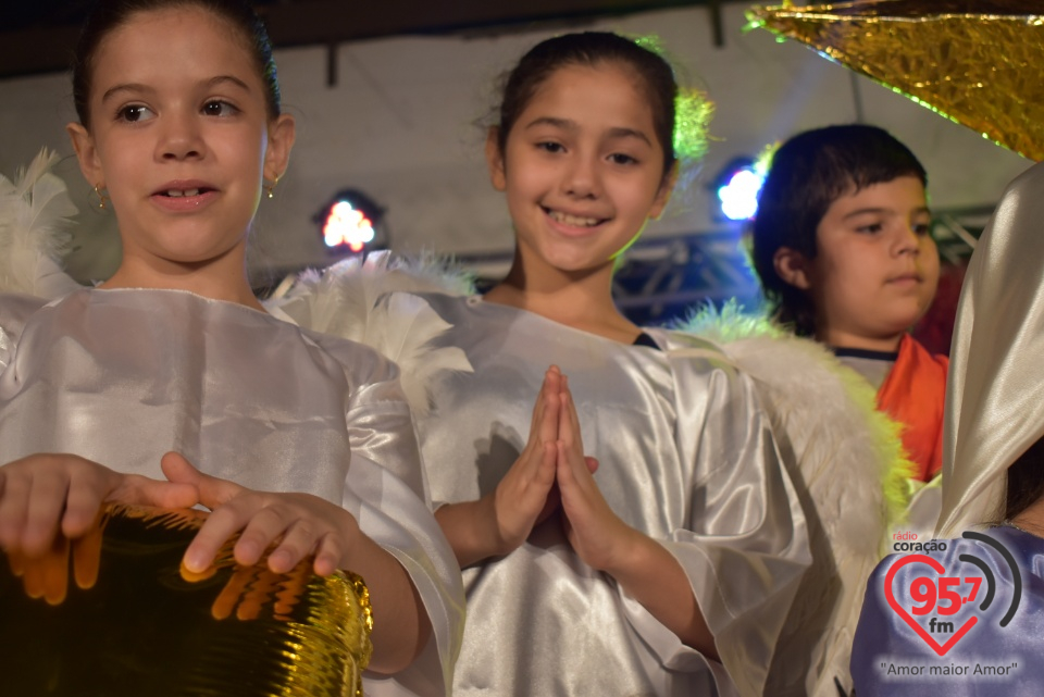 Alunos da EIC emocionam público com encenação de Natal - 'A luz de Jesus'