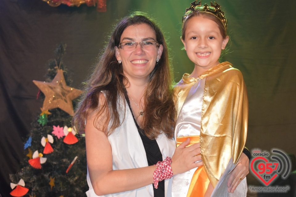 Alunos da EIC emocionam público com encenação de Natal - 'A luz de Jesus'