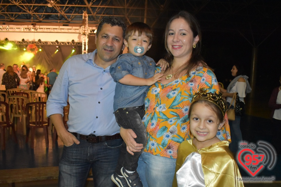 Alunos da EIC emocionam público com encenação de Natal - 'A luz de Jesus'