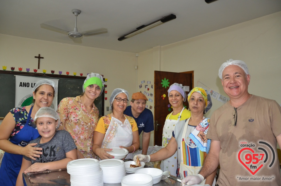 Fotos do almoço de domingo da catedral - 'Porco à Paraguaia'