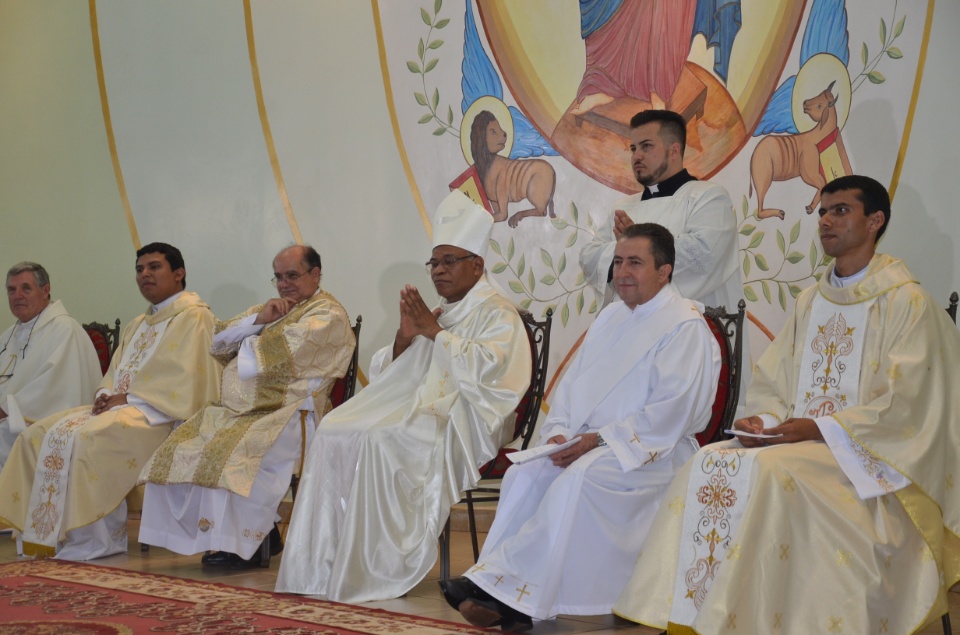 Ordenação presbiteral dos padres Adriano e Carlos