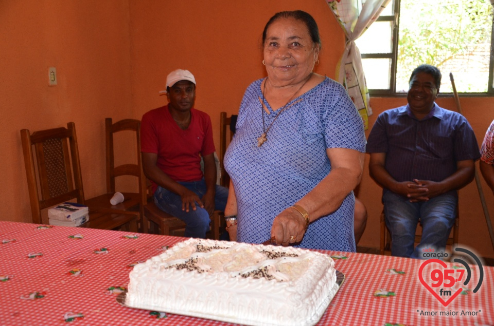 Dona Albetiza, mãe do frei Roberto, comemora idade nova