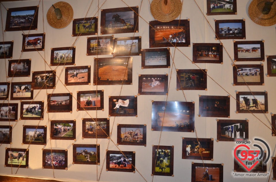 Kikão abre exposição com fotos que retratam a história da Expoagro