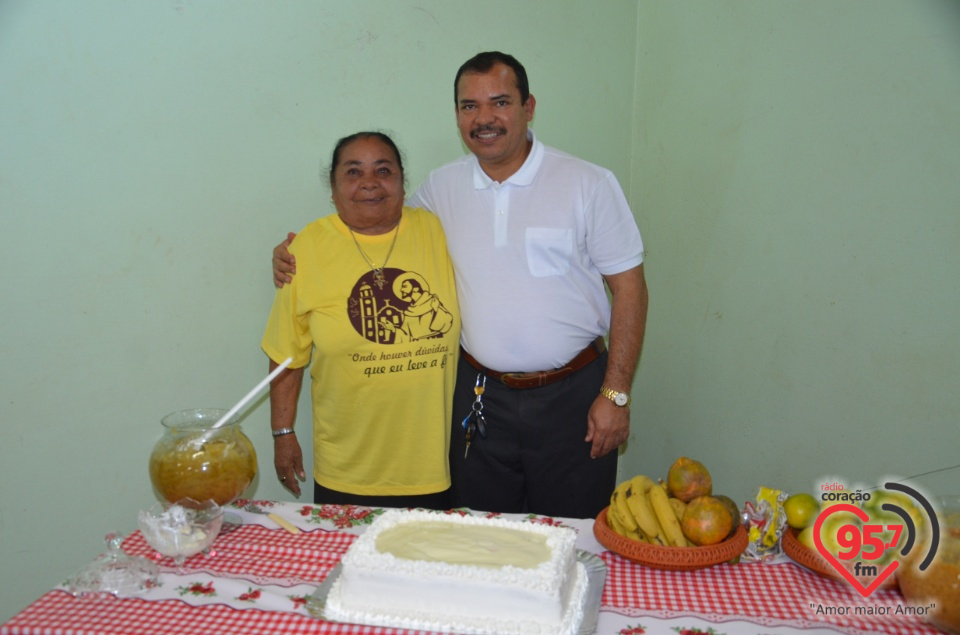 Frei Roberto OFM celebra aniversário com amigos e comunidade
