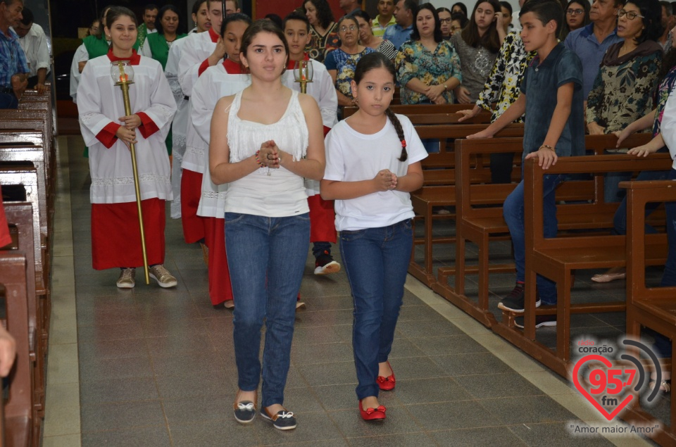 Homenagens a missionárias da comunicação e investidura de coroinhas em Itaporã