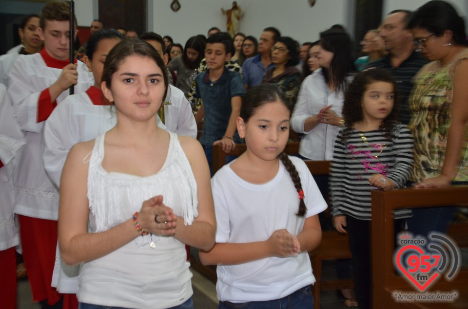 Homenagens a missionárias da comunicação e investidura de coroinhas em Itaporã