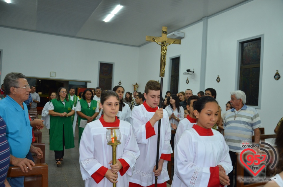 Homenagens a missionárias da comunicação e investidura de coroinhas em Itaporã