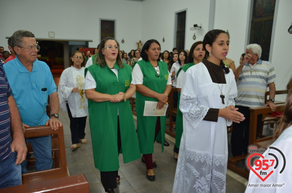Homenagens a missionárias da comunicação e investidura de coroinhas em Itaporã