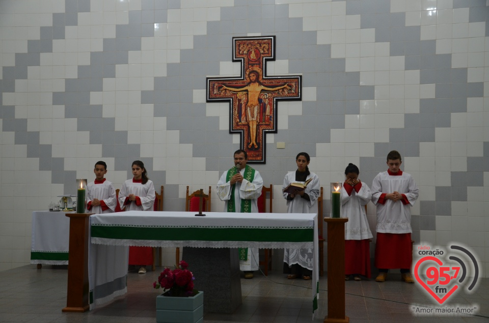 Homenagens a missionárias da comunicação e investidura de coroinhas em Itaporã