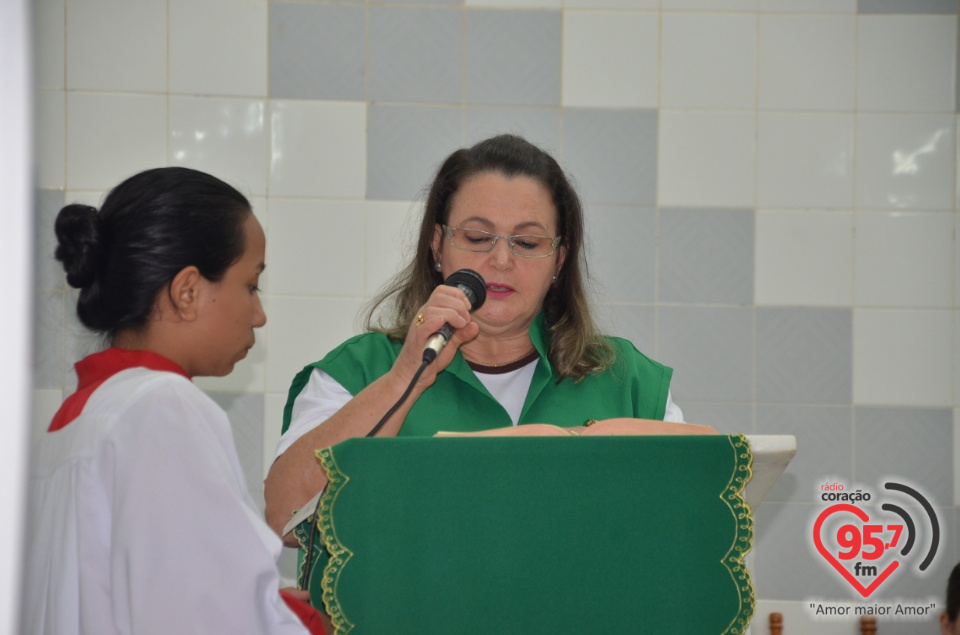 Homenagens a missionárias da comunicação e investidura de coroinhas em Itaporã