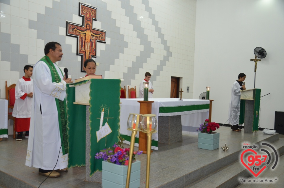 Homenagens a missionárias da comunicação e investidura de coroinhas em Itaporã