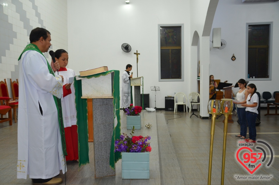 Homenagens a missionárias da comunicação e investidura de coroinhas em Itaporã