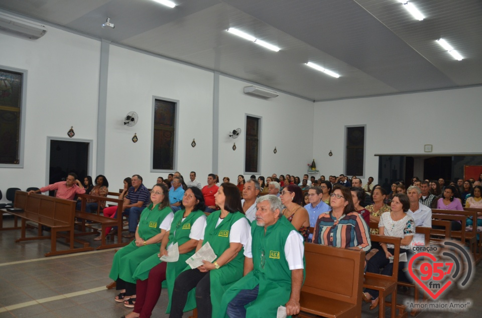 Homenagens a missionárias da comunicação e investidura de coroinhas em Itaporã