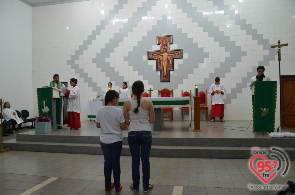 Homenagens a missionárias da comunicação e investidura de coroinhas em Itaporã