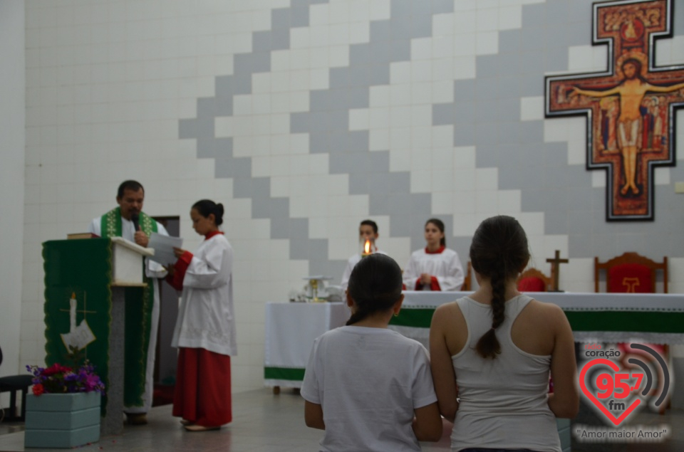 Homenagens a missionárias da comunicação e investidura de coroinhas em Itaporã