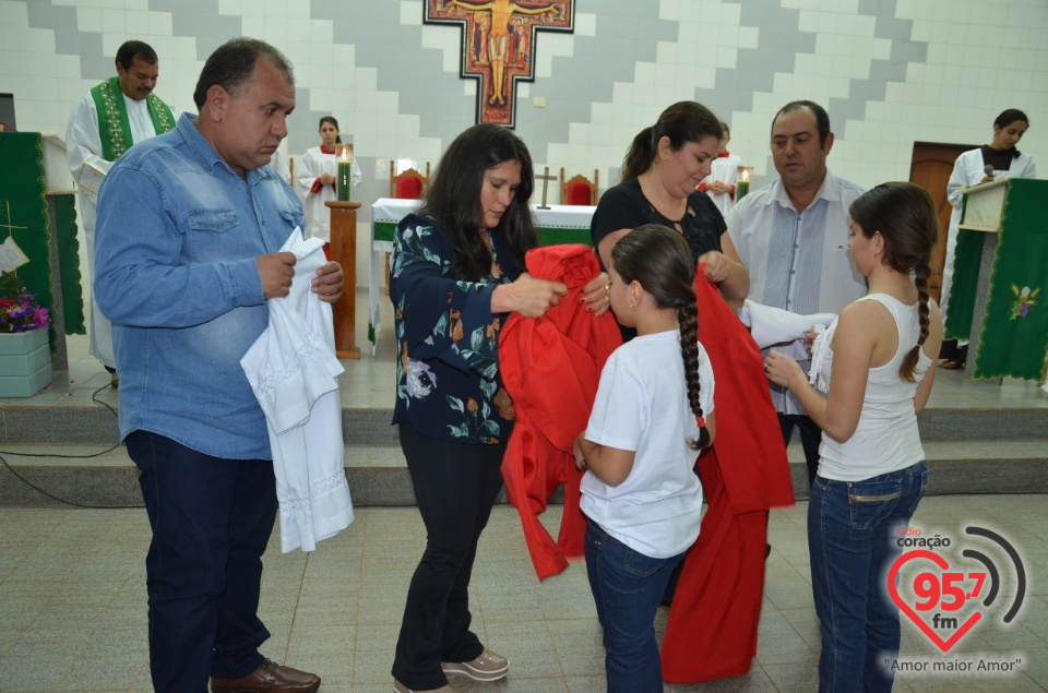 Homenagens a missionárias da comunicação e investidura de coroinhas em Itaporã