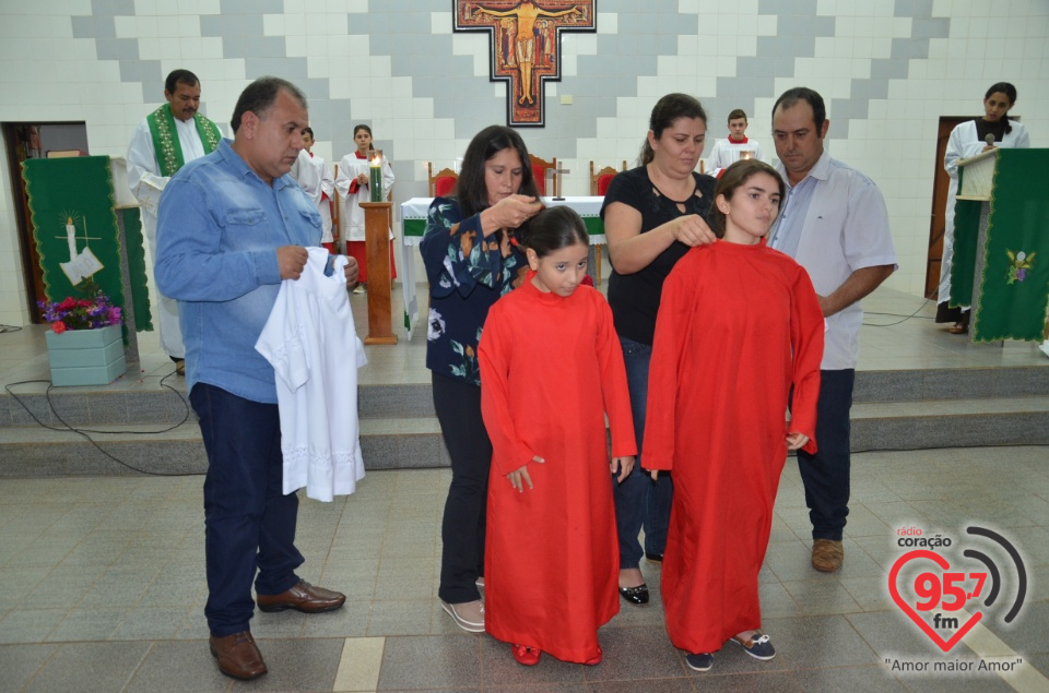 Homenagens a missionárias da comunicação e investidura de coroinhas em Itaporã