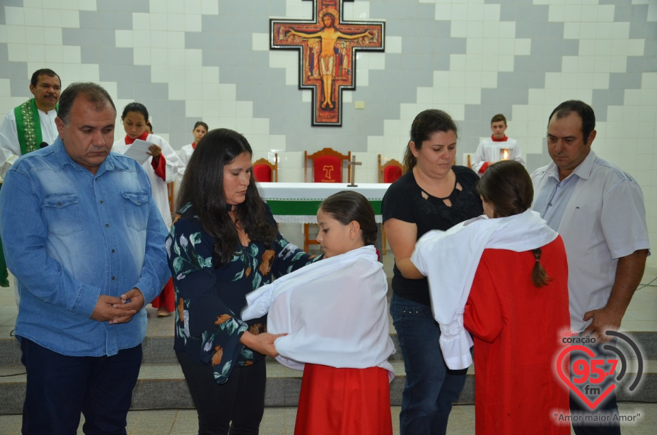 Homenagens a missionárias da comunicação e investidura de coroinhas em Itaporã