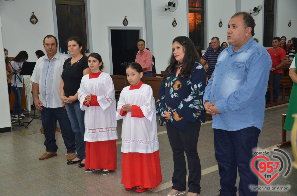 Homenagens a missionárias da comunicação e investidura de coroinhas em Itaporã